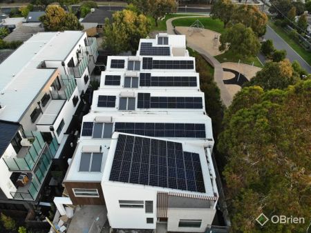 “World Class Luxury Living By The Parkland And Bay!” - Photo 4