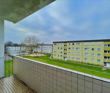 Praktisch geschnittene 2-Zi.-Wohnung mit Balkon! - Foto 1