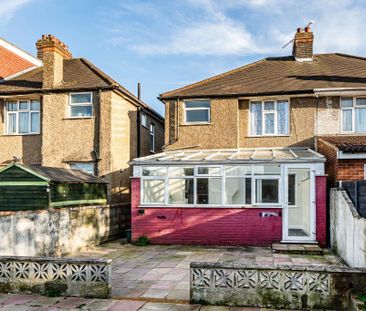 4 bedroom detached house to rent - Photo 2