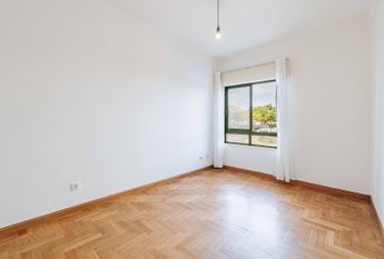 APARTAMENTO T2 NO ARNEIRO - CARCAVELOS