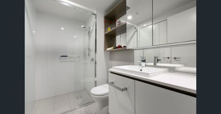 Comfortable Unfurnished 3 Bedroom + 2 Bathroom +1 Car Park Apartment at $1100 per week! - Photo 4