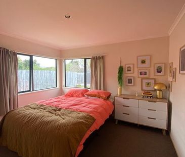 Close to town and train station - Photo 6