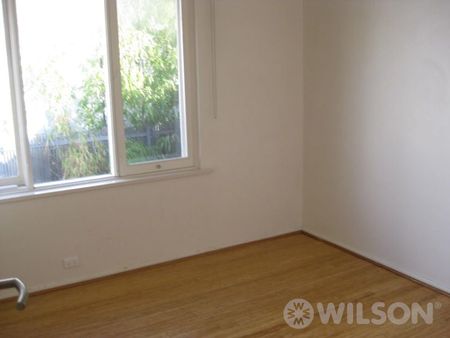 Light, bright one bedroom on the first floor - Photo 5