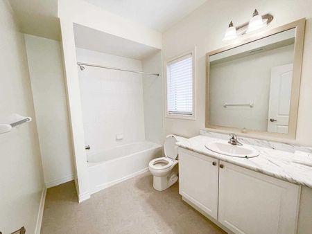 For Lease - 9440 Bayview Avenue Unit# Coach, Richmond Hill, Ontario - Photo 3