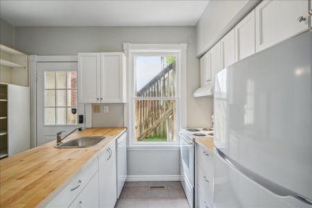 For Lease - 33 Rose Avenue Unit# Main, Brantford, Ontario - Photo 3