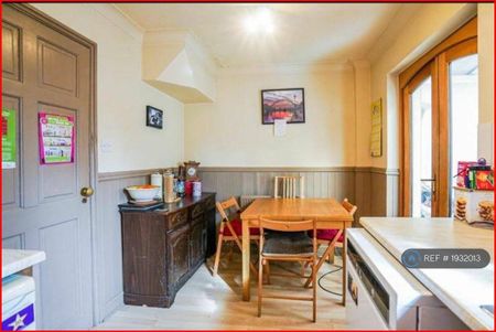 2 bedroom semi-detached house to rent - Photo 4