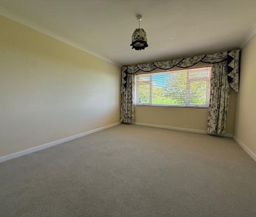3 bedroom detached bungalow to rent - Photo 3