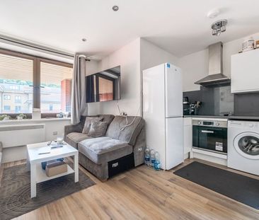 Catteshall Lane, Godalming, Surrey, GU7 - Photo 2