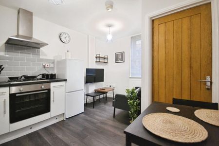1 bedroom Flat To Let - Photo 2