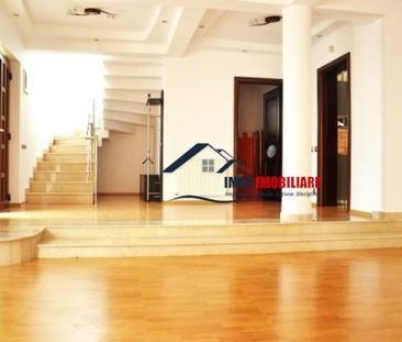 Locatie unica! Vila superba langa parc, lac si stadionul d - Fotografie 5