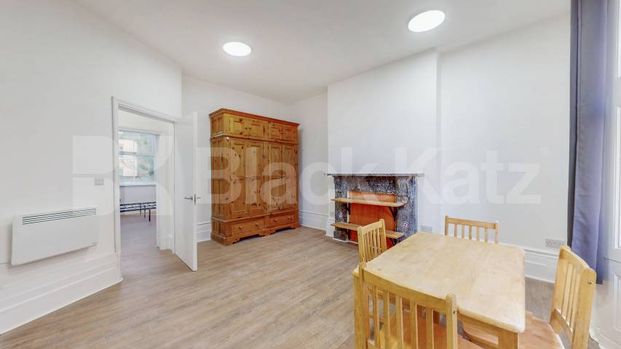 Newly refurbished large 3 bedroom property close to Caledonian Rd station - Photo 1