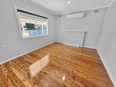 BEAUTIFULLY RENOVATED COTTAGE - Photo 3