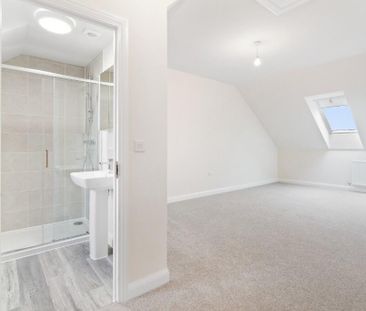 4 bedroom semi-detached house to rent - Photo 5