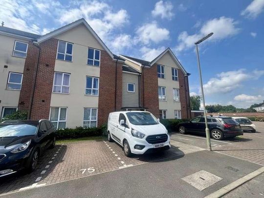 Harrow Close, Addlestone, KT15 - Photo 1