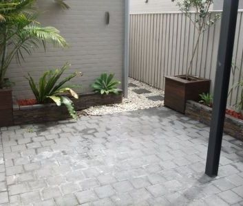 Modern 3 Bedroom Townhouse in Trendy Location! - Photo 2