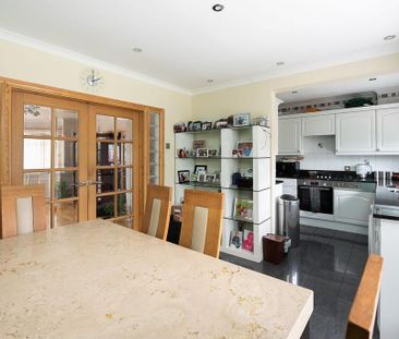 3 bedroom end of terrace house to rent - Photo 3