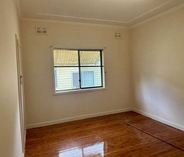 Old School Charm! - Photo 4