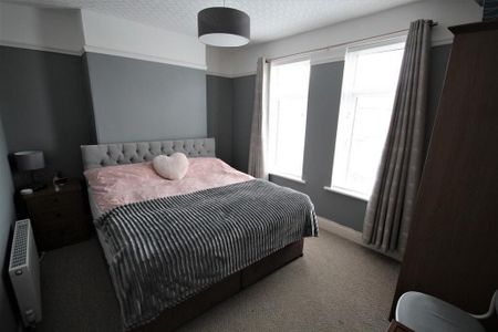 33 Kerrsland Crescent, BT5, Belfast - Photo 3