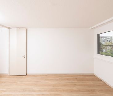 "Moderne 2-Zimmer-Wohnung mit Balkon und Aussicht in Zürich Altstet... - Photo 5