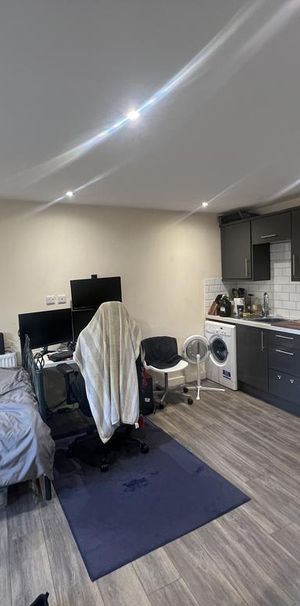 Studio to rent - Photo 1