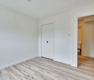 For Lease - 291 Scarlett Road Unit# 303, Toronto, Ontario - Photo 6