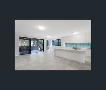 Stunning and Convenient - Photo 2