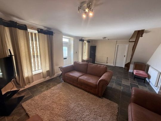 Heol Llanelli, Llanelli, SA15 - Photo 1