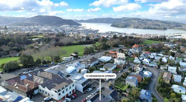 Modern 1-Bedroom Apartment with Balcony Views - Photo 1