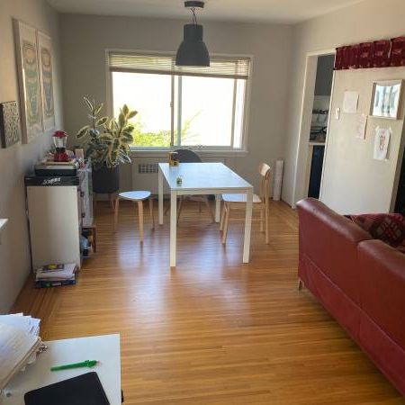 Large 2 Bedroom apartment half a block from Kit's beach - Photo 4