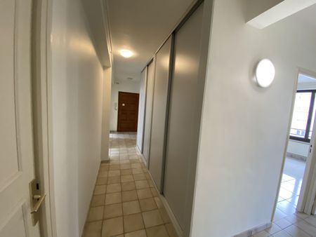 Location Appartement 4 pièces 104m² - Photo 3