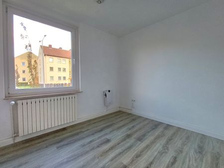 4-Zimmer-Whg. mit Laminat, zentral gelegen - Photo 3