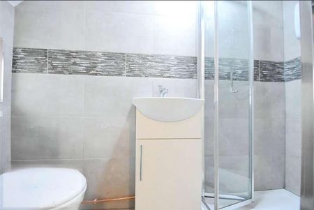 High Street, Staines-upon-thames, Surrey, TW18 - Photo 5