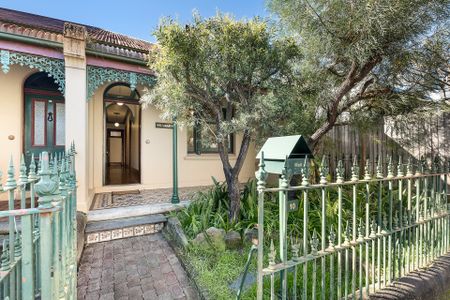 Generous Single Storey 3 Bedroom Home in a Walk-to Everywhere Lifestyle Location - Photo 4