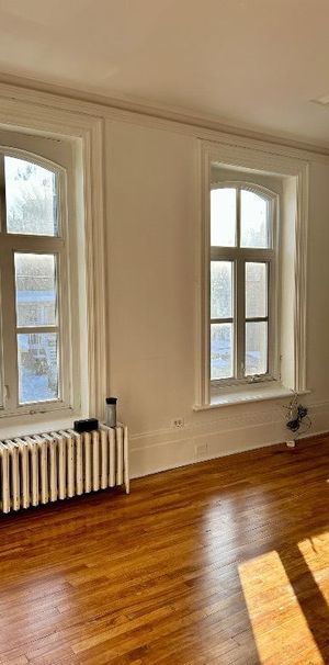 Vieux Lévis, 3 1/2 chauffé stationnement beaucoup de cachet - Photo 1