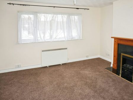 Flat to rent on - Photo 2