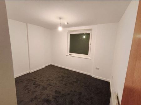 2 Bed Flat, Newbury Road, IG2 - Photo 3