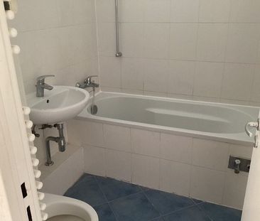 Kleine räumliche Wohnung mit offener Küche - Photo 1