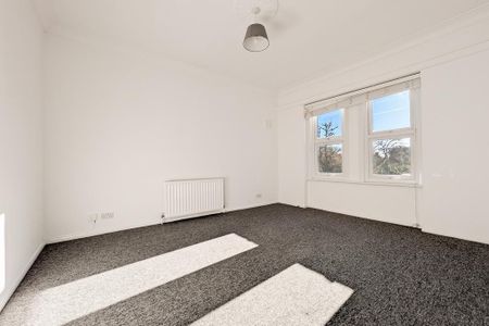 3 bedroom flat to rent - Photo 4