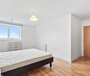 2 bedroom penthouse to rent - Photo 4