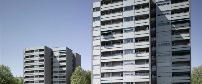 Modern three-room apartment near the Church and bathroom. Train station - Photo 1