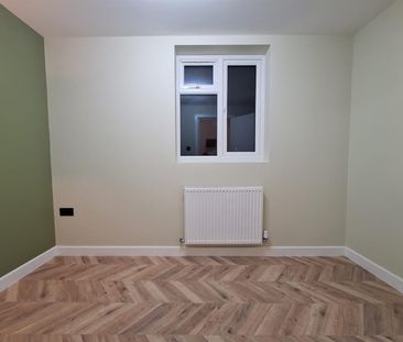 Spur Road, London N15 - Photo 3