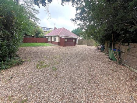 4 bedroom bungalow to rent - Photo 2