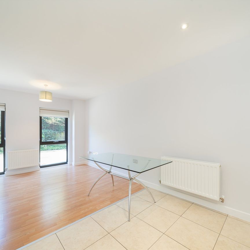 Newman Close, Willesden Green, NW10, London - Photo 1