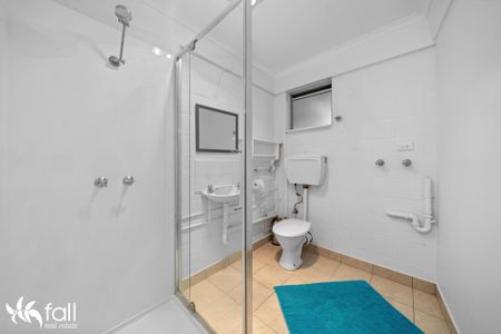 Character filled unit in good location - Photo 5