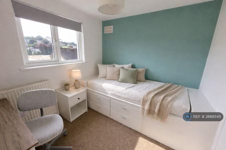 1 bedroom in a house share to rent - Photo 3