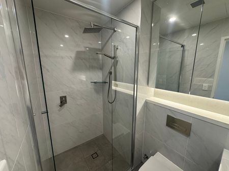 Brand New Luxury Apartment Two Bedrooms, Two Bathrooms and One Study Room with city view - Photo 5