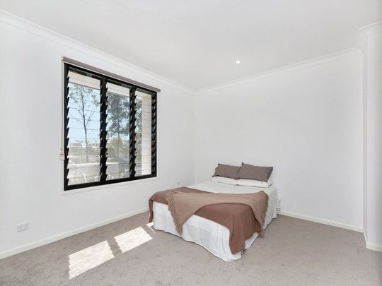 LOW MAINTENANCE AND READY FOR YOU! - Photo 1