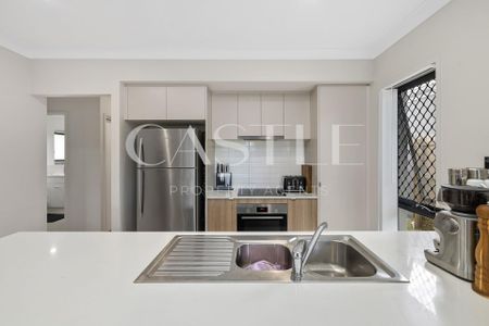 Single Level Family Dwelling In Quiet Street with Ducted Aircon! - Photo 2