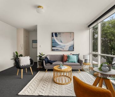 Refurbished Apartment In Premier Village Location - Photo 3