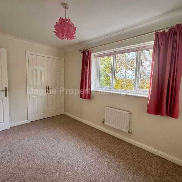 Hawkesford Way, St Neots, PE19 - Photo 1